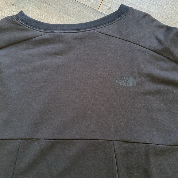 Northface cropped crew like new - Picture 8 of 10